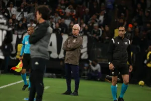 Dorival Júnior pede respeito aos técnicos brasileiros: ‘Brasileiro pisa em brasileiro’