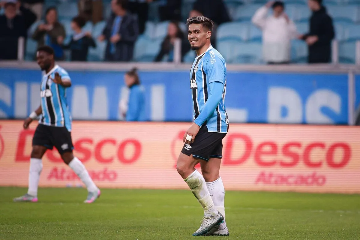 Grêmio tenta recuperar investimento de R$ 60 milhões com trio uruguaio