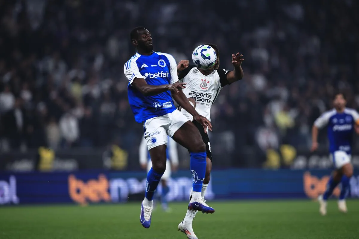 Cruzeiro prepara barca de jogadores com Bolasie e mais dois