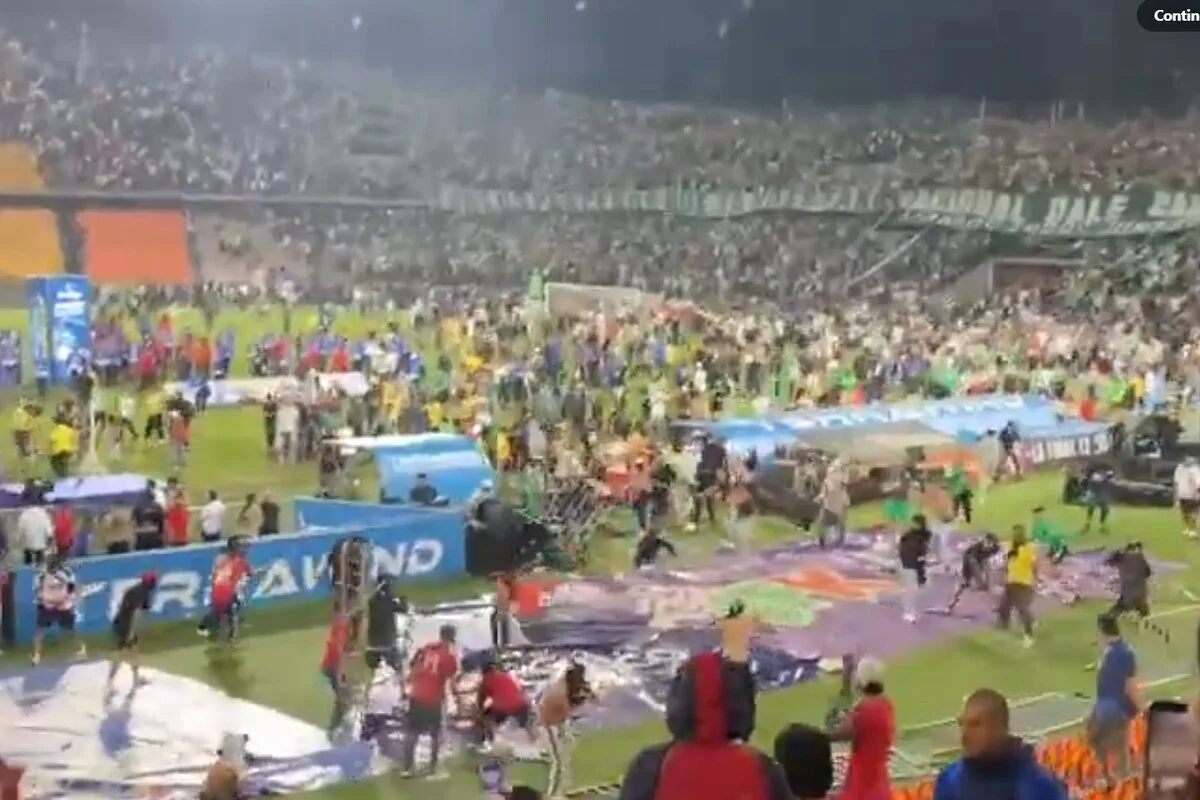 Pancadaria na final da Copa da Colômbia impede entrega de taça, veja vídeo