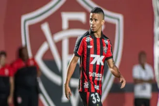 Erick com a camisa do Vitória
