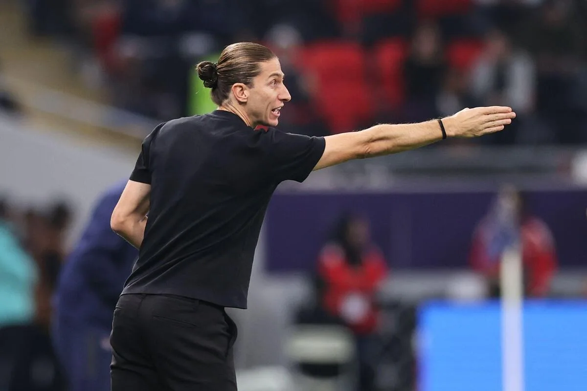 Jornal espanhol exalta Filipe Luís: “colocou PSG nas cordas”