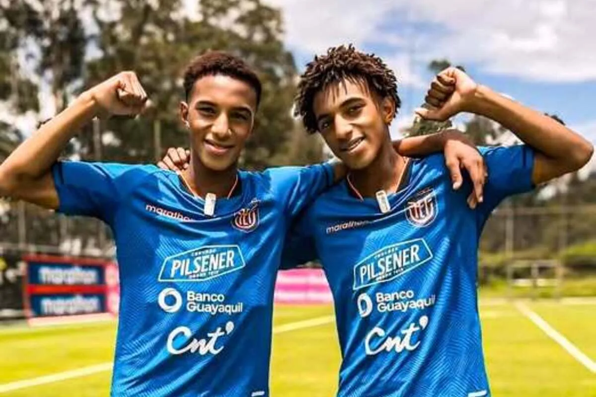 Arsenal contrata gêmeos que são promessas e um é comparado a Neymar