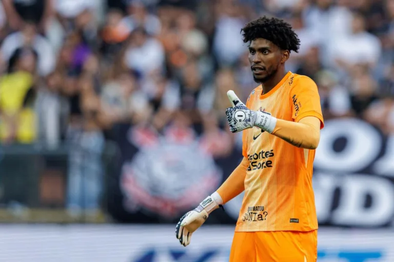 Milan se interessa por Hugo Souza e avalia proposta ao Corinthians