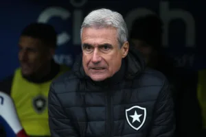 Grêmio oficializa chegada de Luís Castro