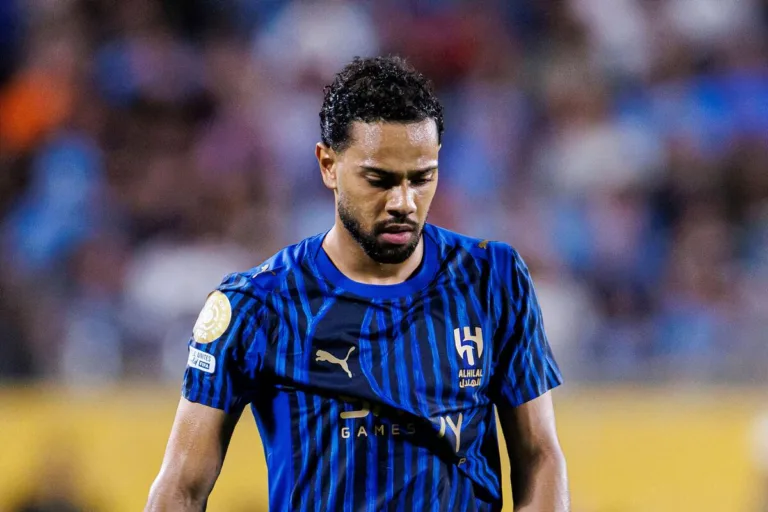 Renan Lodi é consultado por dois clubes brasileiros, mas deseja Europa