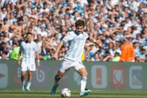 Vasco avança por Santiago Sosa e tenta reduzir pedida do Racing pelo volante