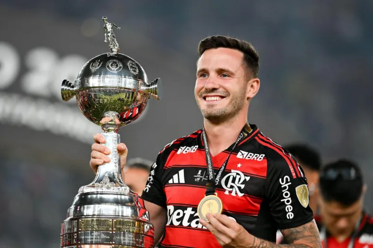Saúl pode passar por cirurgia após temporada do Flamengo