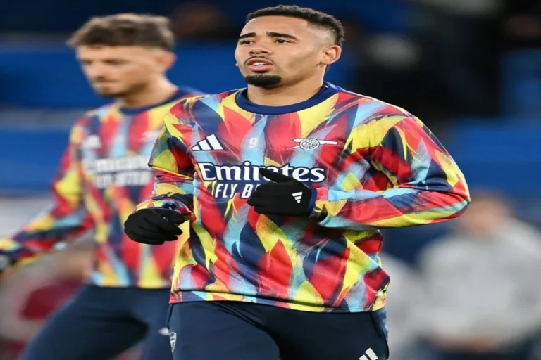 Gabriel Jesus volta a ser relacionado após dez meses de ausência por grave lesão