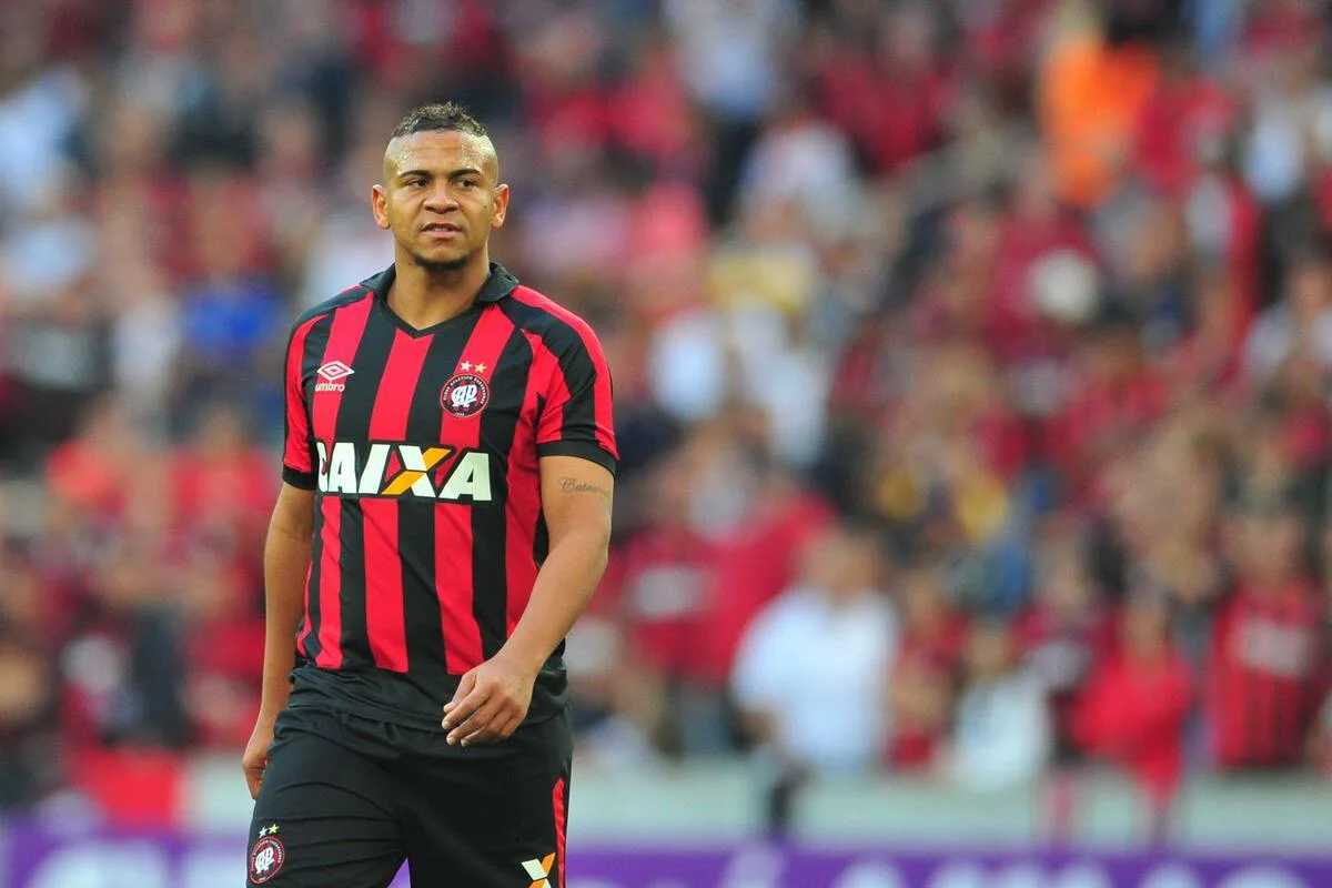 Lembra dele? Walter assina com clube baiano para a disputa do estadual