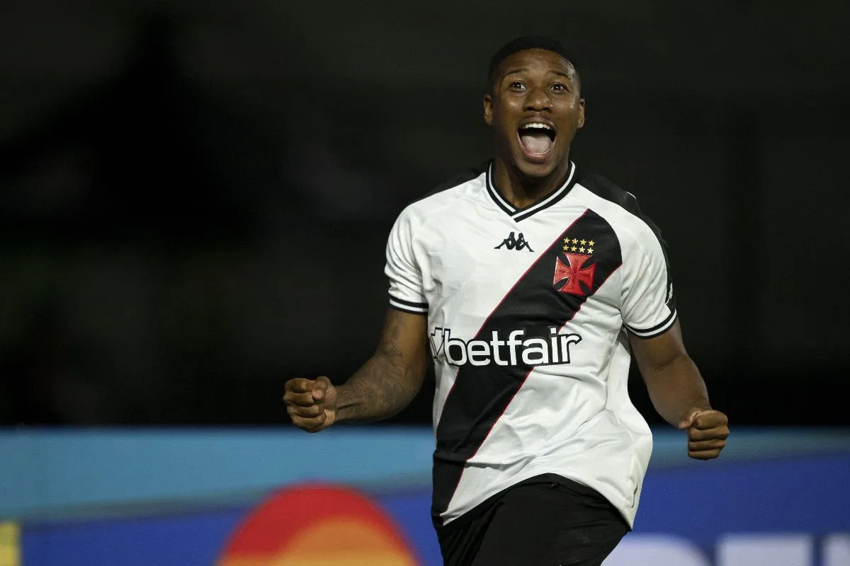 Revelação da base do Vasco recebe proposta do Oriente Médio e clube analisa