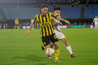 Milans em ação pelo Peñarol