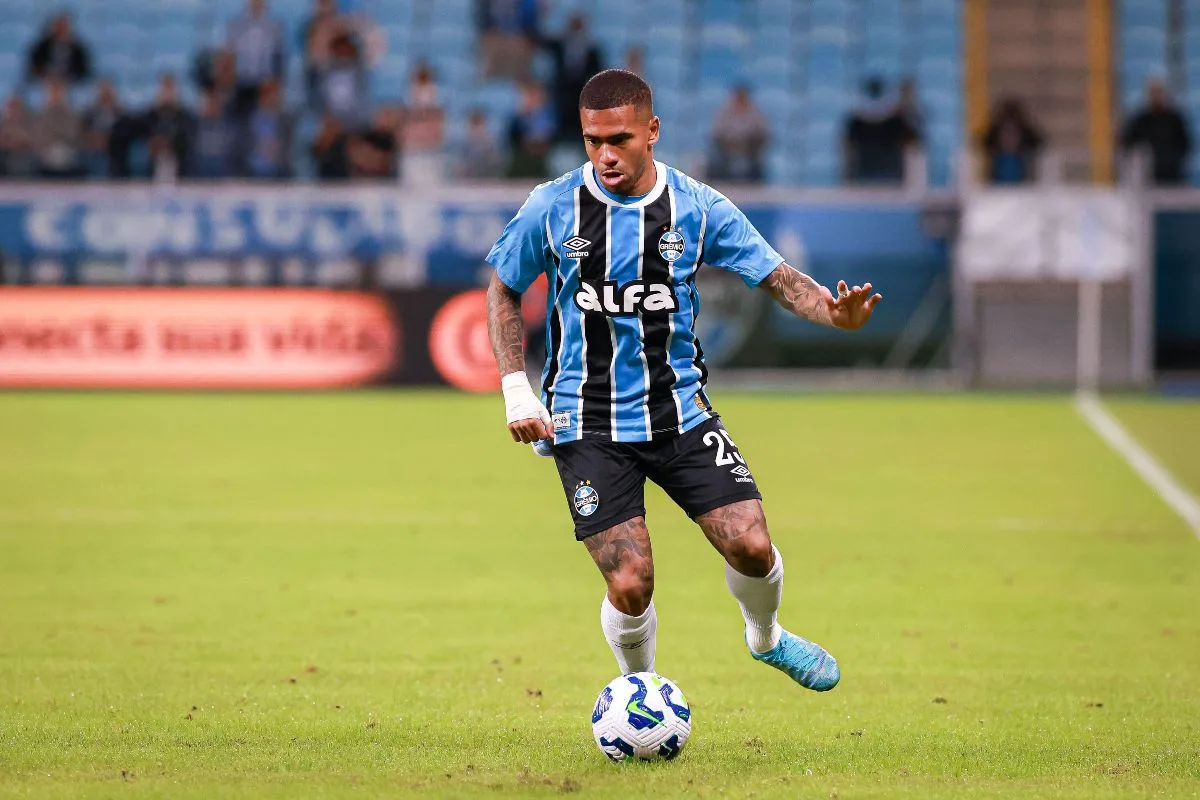 Grêmio negocia lateral-esquerdo com clube mexicano