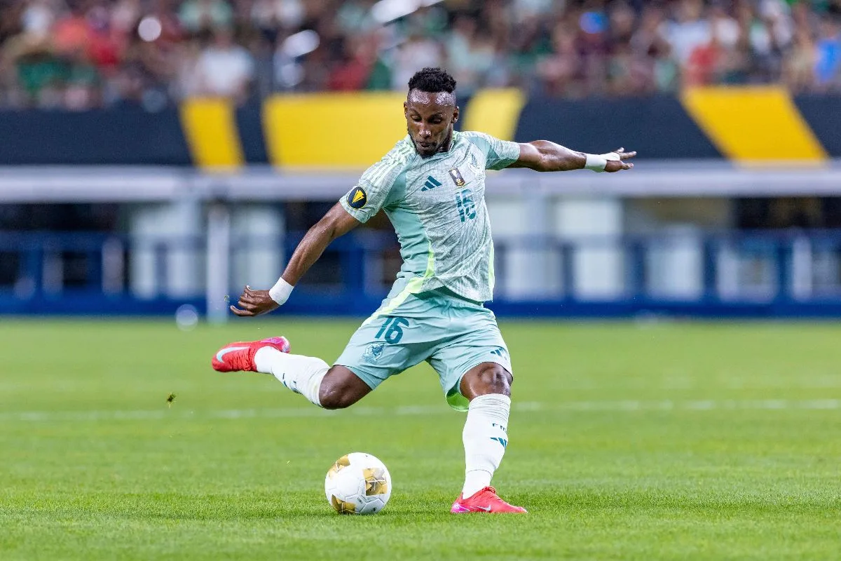 Atacante mexicano é oferecido ao Flamengo