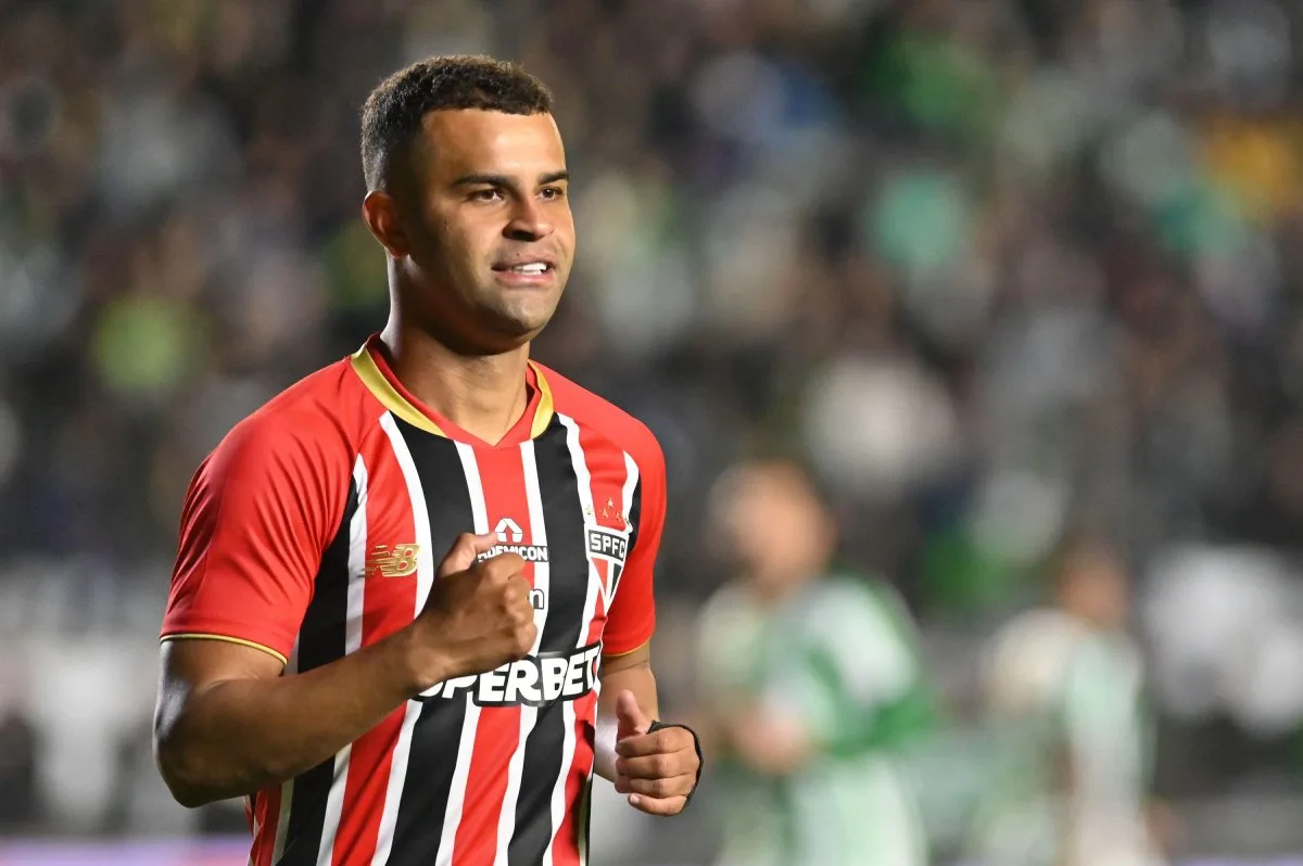 Dorival Júnior insiste por Alisson e Corinthians tenta empréstimo