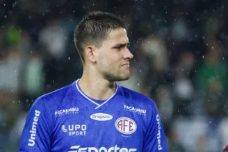 Dênis Junior pela Ferroviária