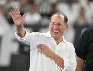 Antes do veto da justiça, Textor tentava negociar Montoro e Danilo com o Nottingham Forest