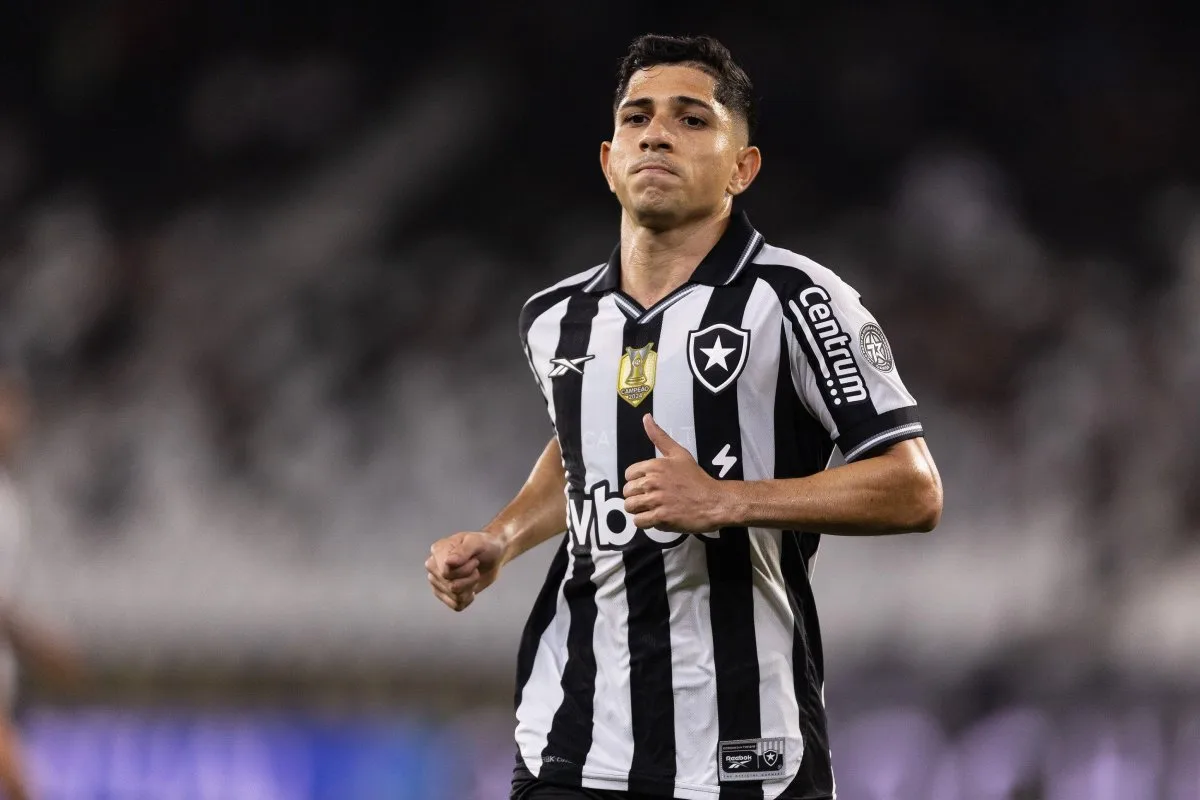 Fluminense encaminha a contratação de Savarino, do Botafogo