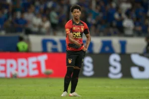 Botafogo negocia com Zé Lucas, do Sport, para fortalecer o meio-campo