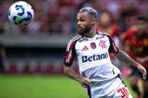 Sem Rony, Santos negocia com Michael, do Flamengo, para o ataque