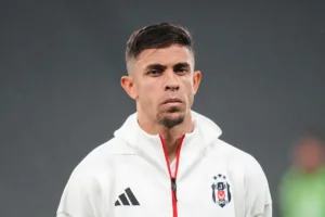Corinthians negocia com zagueiro Gabriel Paulista, ex-Arsenal e Atlético de Madrid