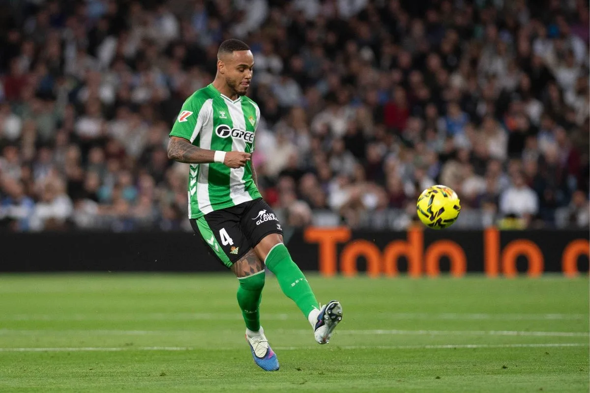 Clubes da Premier League disputam contratação de zagueiro ex-Flamengo