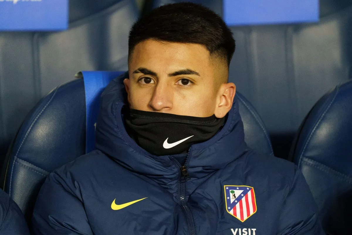 Thiago Almada, ex-Botafogo, deve ser colocado no mercado pelo Atlético de Madrid