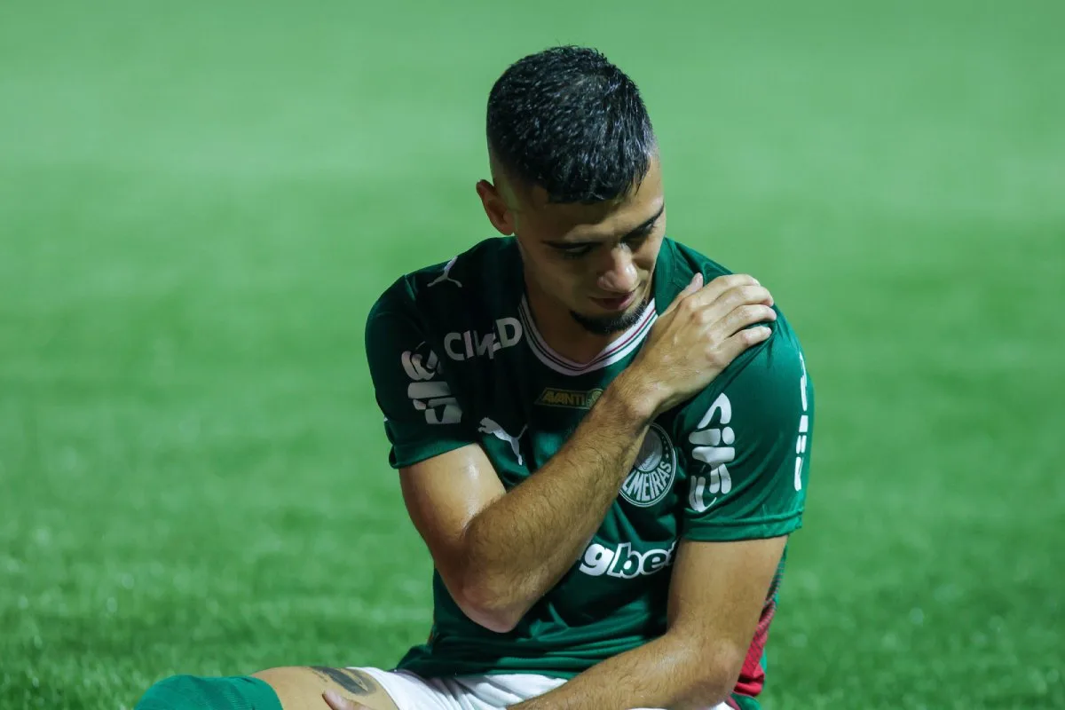 Andreas Pereira tem problema no ombro e deve desfalcar o Palmeiras por um mês