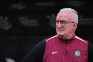 Dorival Júnior detona árbitro após o clássico contra o Santos: ‘Erro grotesco’