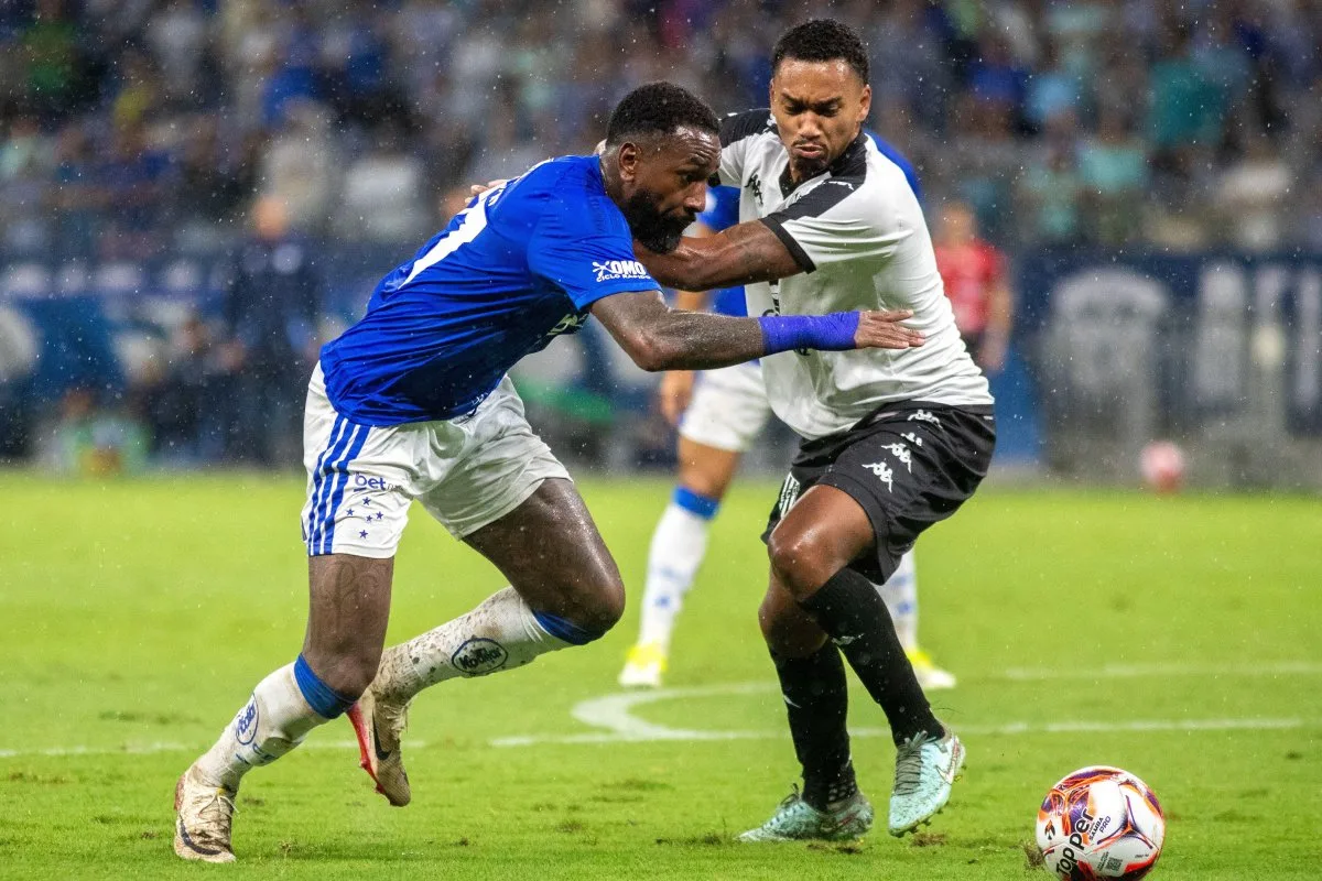 Gerson lamenta derrota do Cruzeiro em sua estreia pelo clube