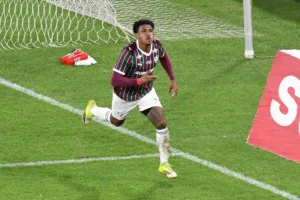 Fluminense vence e complica o Flamengo no Campeonato Carioca