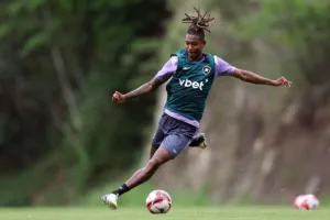 Botafogo anuncia Ythallo, zagueiro ex-São Paulo que já treina com o elenco