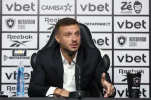 Martín Anselmi promete Botafogo competitivo em apresentação