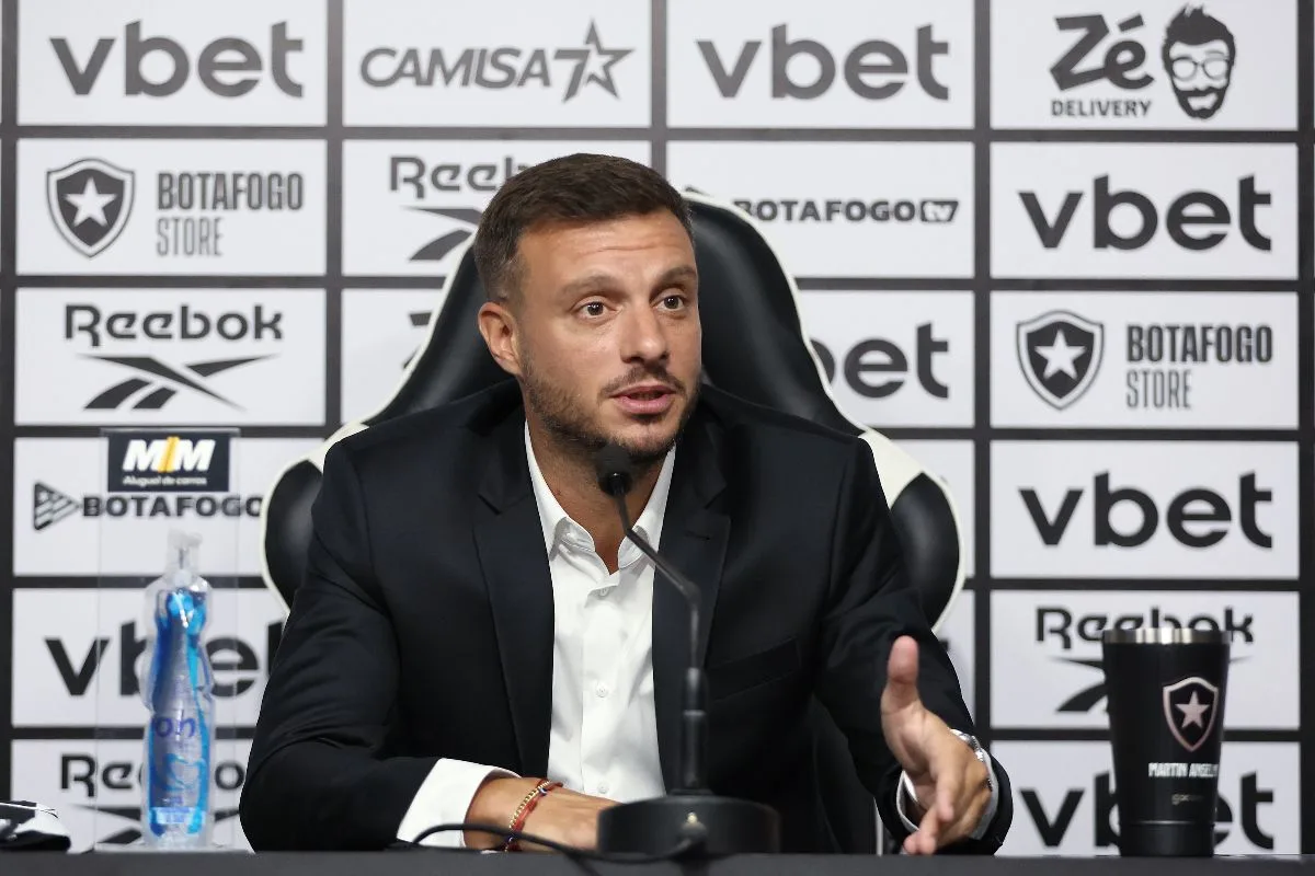 Martín Anselmi promete Botafogo competitivo em apresentação