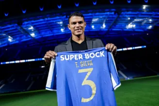 Thiago Silva com a camisa do Porto