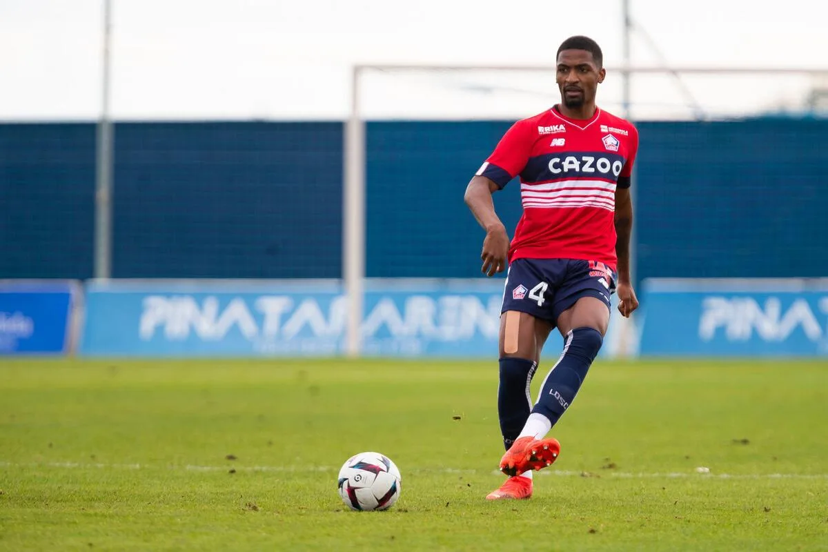 Palmeiras negocia com zagueiro da seleção de Ancelotti