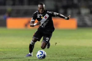 Vasco vence o São Paulo de virada e sobe na tabela do Brasileirão