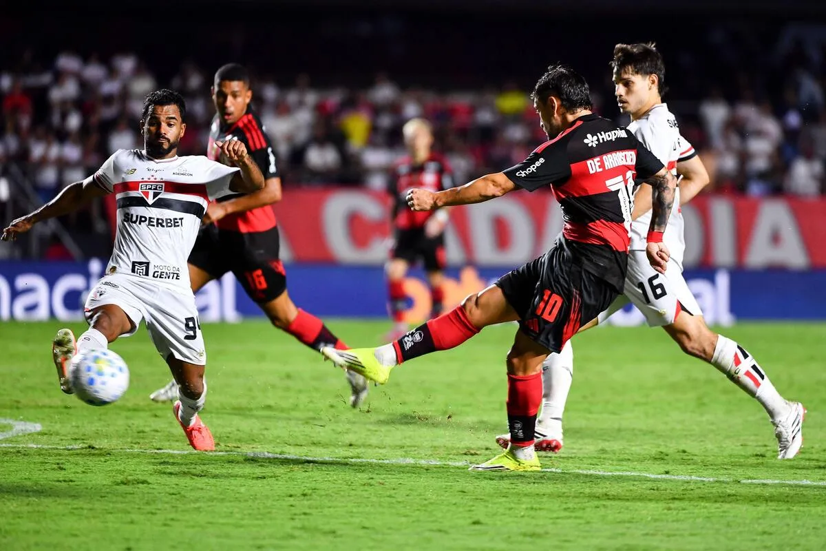 CBF divulga áudio do VAR de lance polêmico no fim de São Paulo x Flamengo