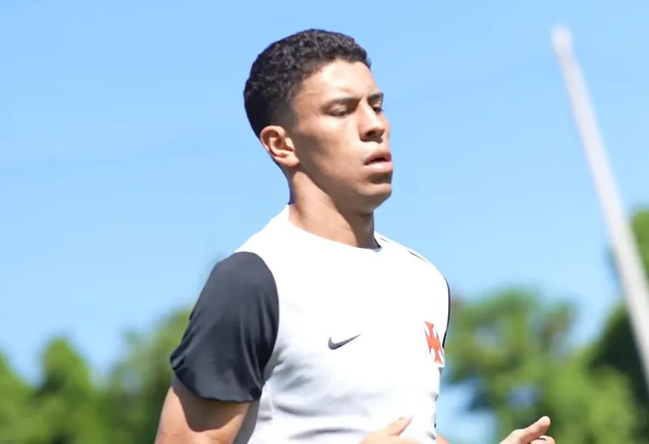 Vasco apresenta meia colombiano como primeiro reforço da temporada