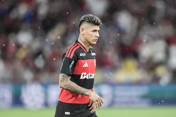 Carrascal tem punição reduzida, porém segue fora de jogos importantes no Fla