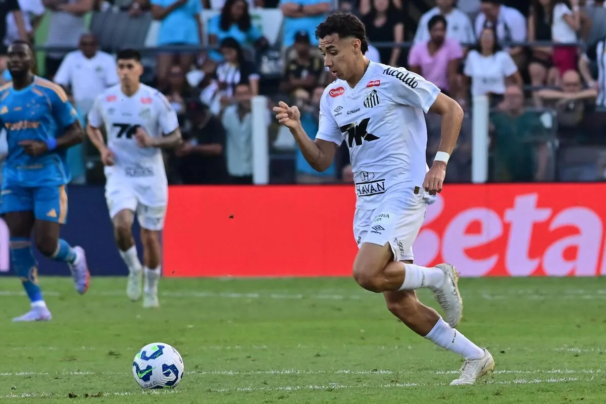 Tottenham aumenta proposta e pode pagar R$ 100 milhões por joia do Santos