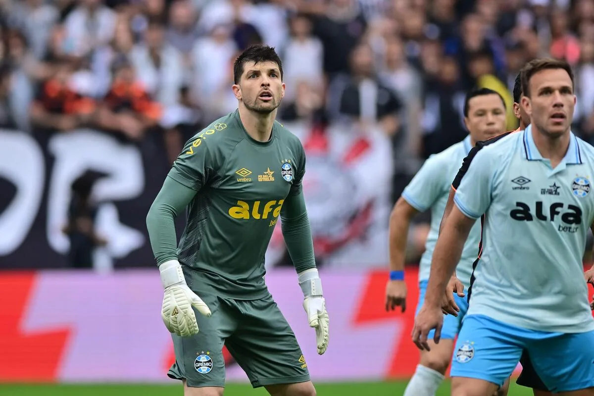 Tiago Volpi negocia saída do Grêmio e pode reforçar rival