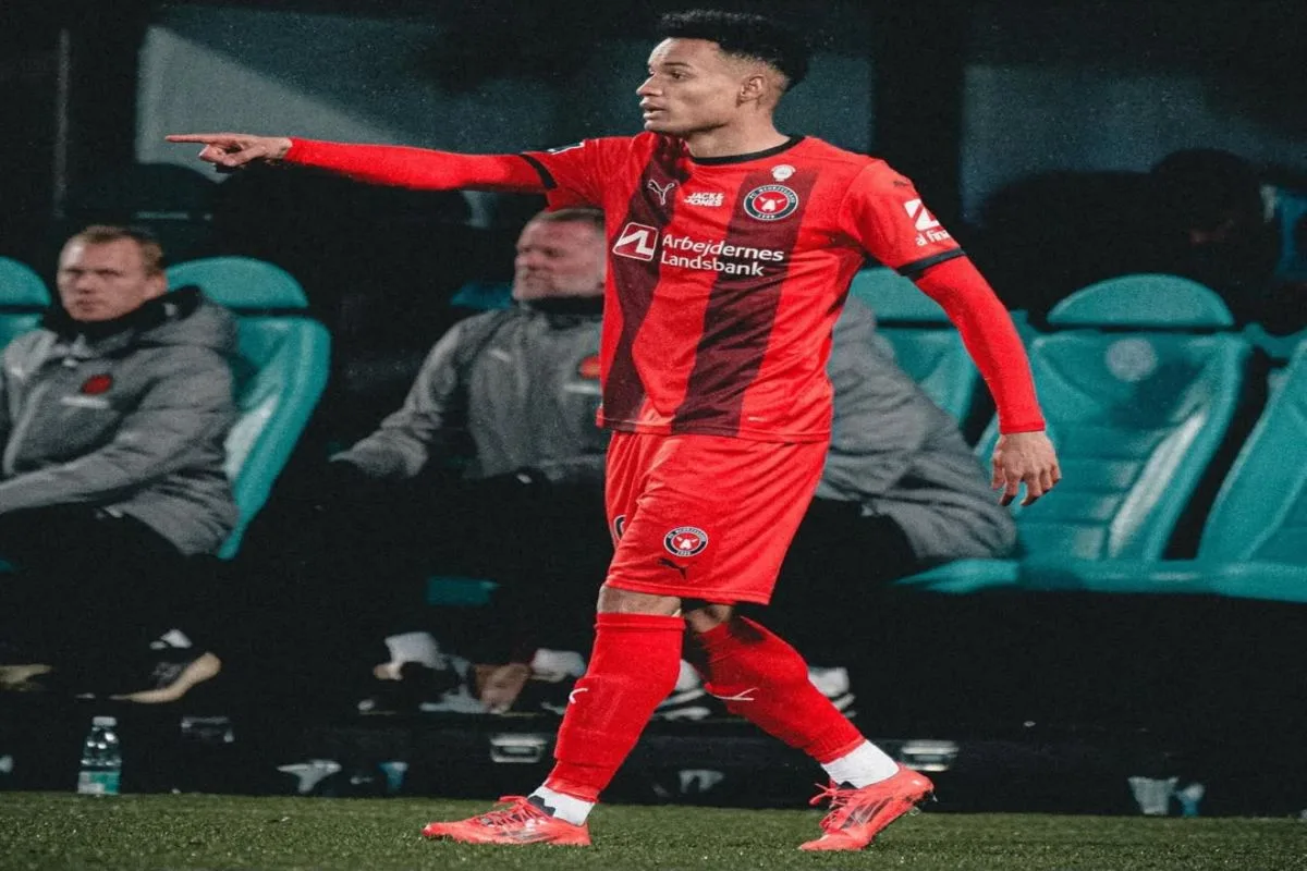 Botafogo tenta fechar com Paulinho, do Midtjylland (DIN), e disputa lateral no mercado