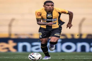 Botafogo acelera negociação e se aproxima de fechar com Dantas, do Novorizontino