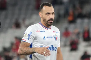 Santos negocia a contratação de Moisés, do Fortaleza