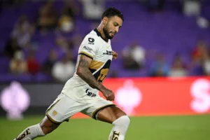 Botafogo formaliza proposta por Nathan e espera aval do Pumas