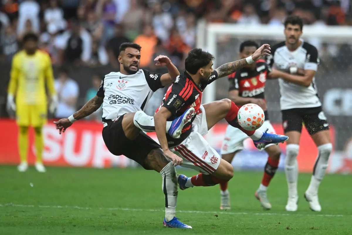 Diretor afirma que Paquetá impactou janela de transferências do Flamengo