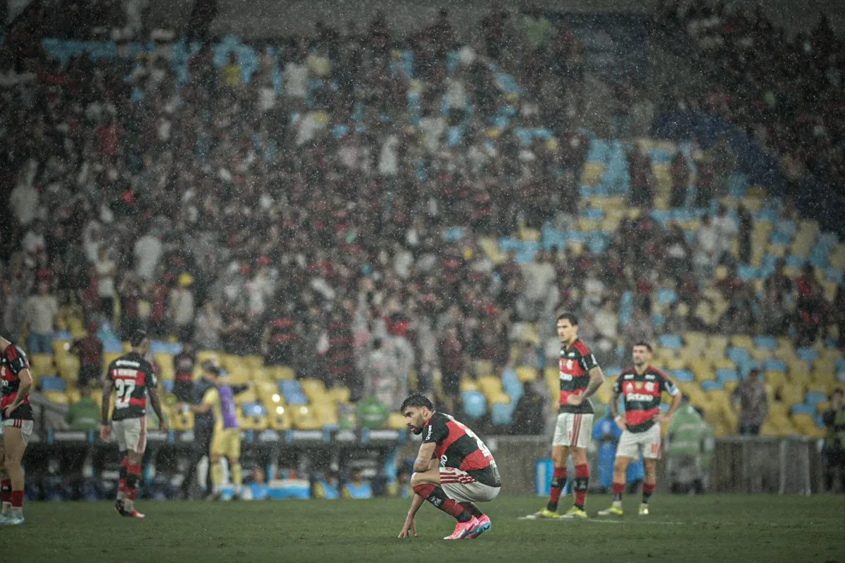 Zico aponta problemas físicos para justificar derrota do Flamengo