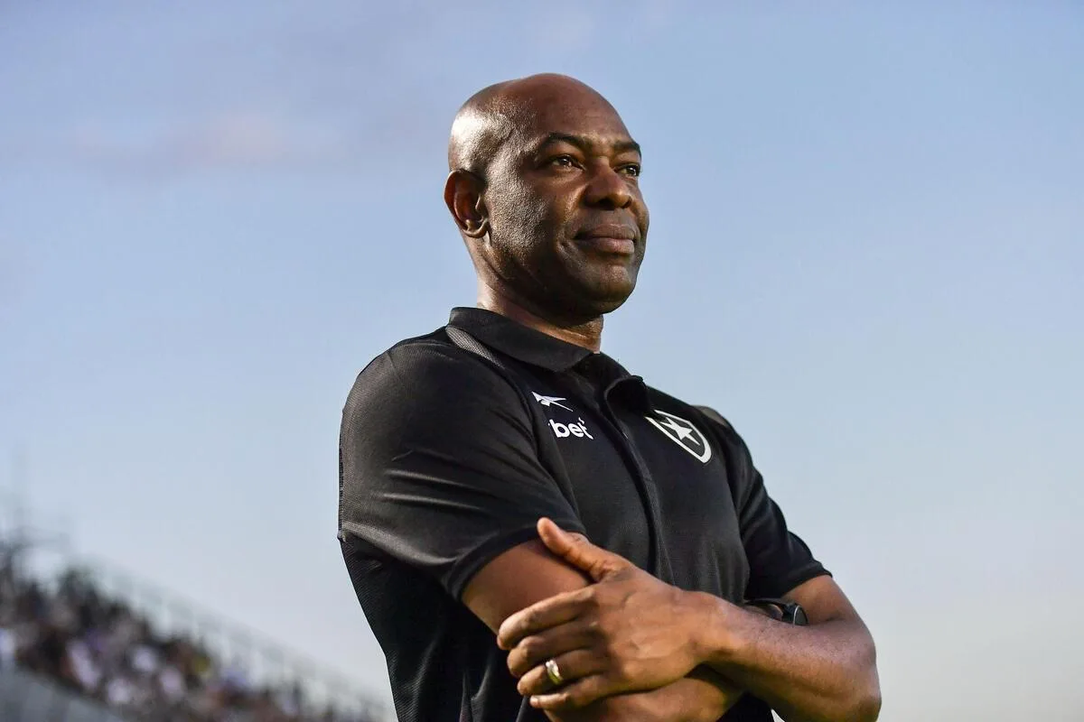 Botafogo demite Cláudio Caçapa e outros funcionários em nova rodada de cortes