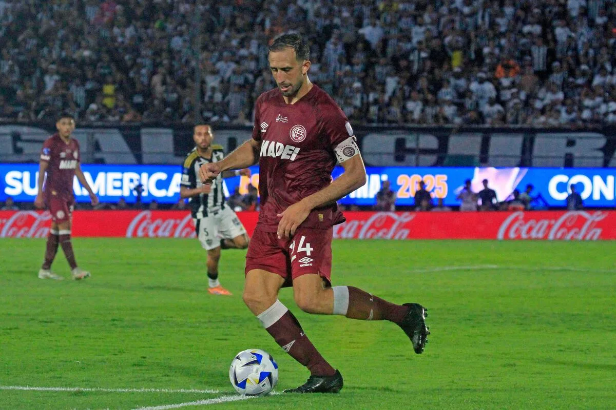 Jogador do Lanús diminui favoritismo do Flamengo antes da Recopa: “Não nos assusta”